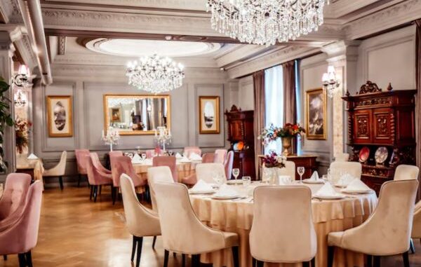 a luxury restaurant ready for customers in Istanbul
