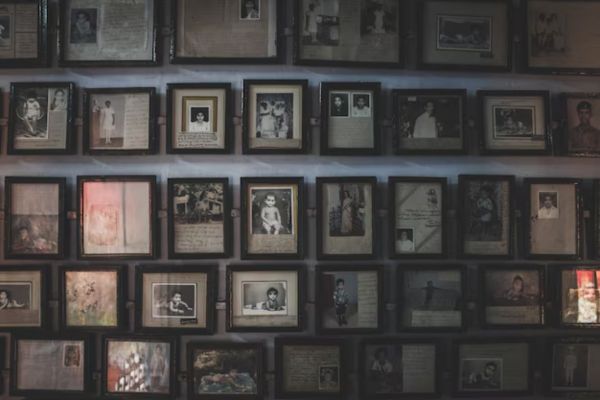 A series of portrait in a museum 