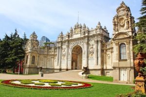 Dolmabahçe Palace places to visit in Istanbul