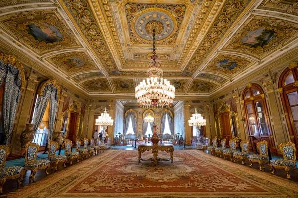 Dolmabahçe Palace places to go as a couple