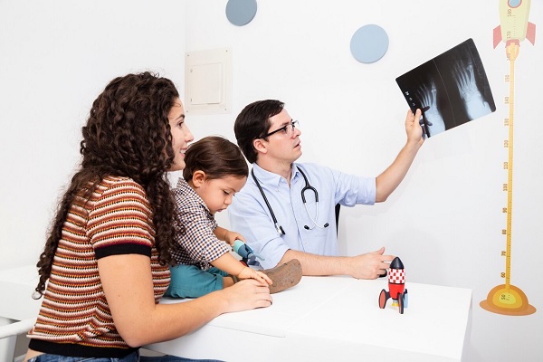 Side view doctor holding an x-ray. Top 3 pediatricians in Istanbul, Turkey