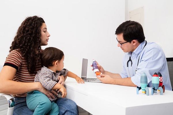 Side view of mother paying attention. Top 3 pediatricians in Istanbul, Turkey
