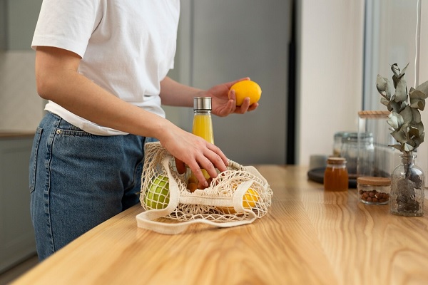 Close up hands holding lemon and bottle. Top 3 places to make the pantry in Istanbul, Turkey 