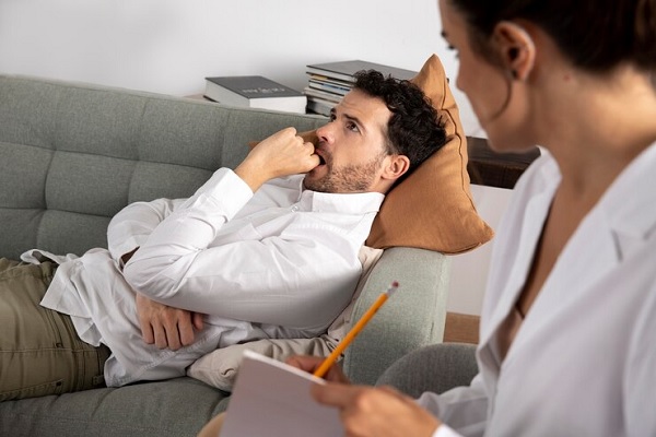 Young person with anxiety talking to specialist. Top 3 psychiatrists in Istanbul, Turkey 