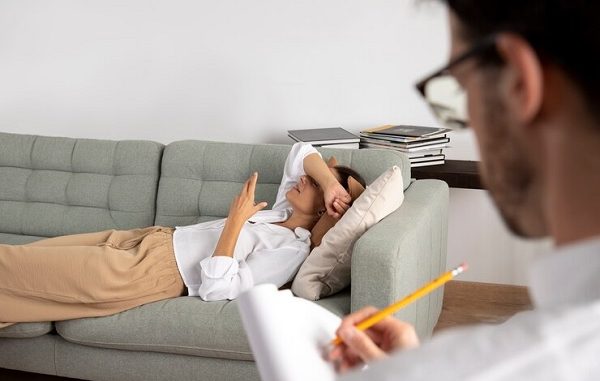 Young person with anxiety talking to specialist. Top 3 psychiatrists in Istanbul, Turkey