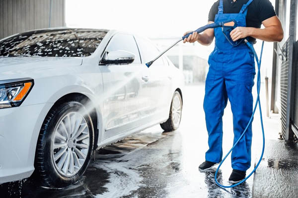 Professional-washing-machine-blue-uniform-car-wash-luxury-water-gun-outdoor-tunnel-wash