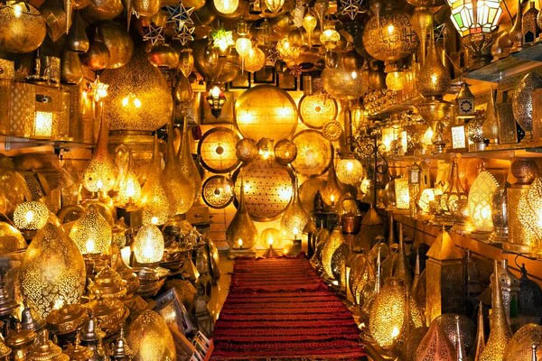 Traditional lamps store