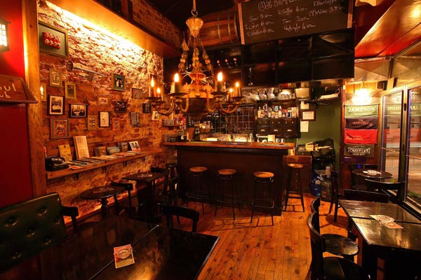 U2 Istambul irish bar interior