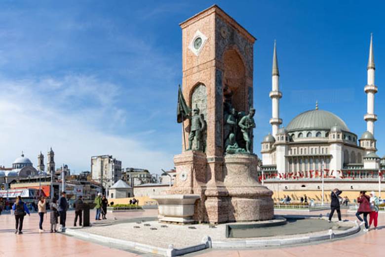 Figure Taksim-square-walk