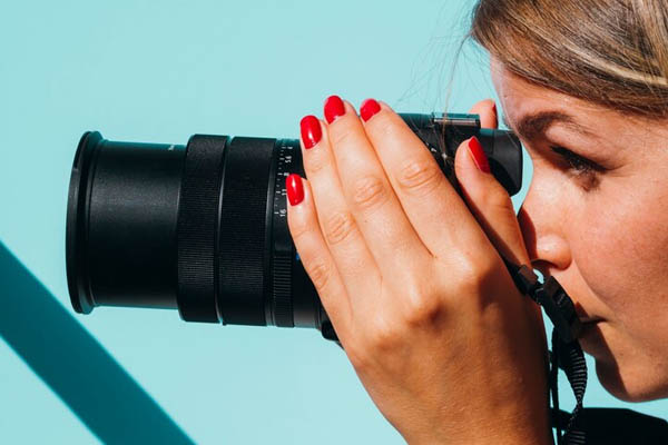 woman-taking-photos-photo-camera. Photography Schools 