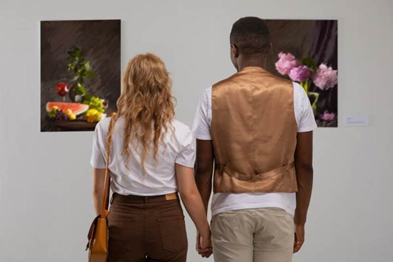 Back-view-couple-holding-hands